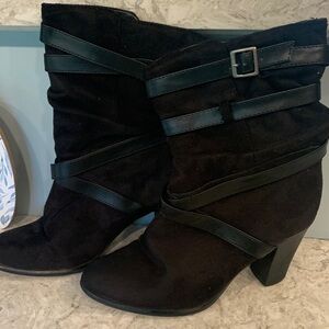 Jaclyn Smith Black Heeled Boots with Straps